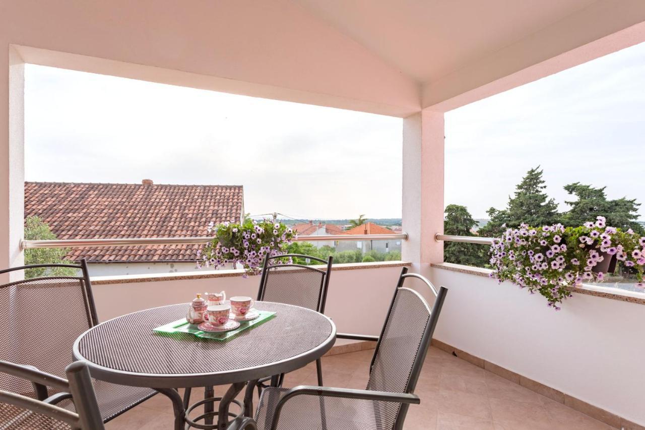 Turta Apartment ซาดาร์ ภายนอก รูปภาพ